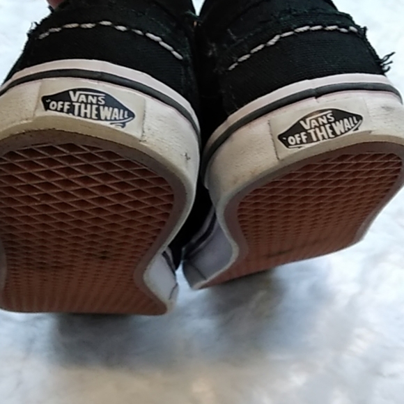 vans off the wall necklace